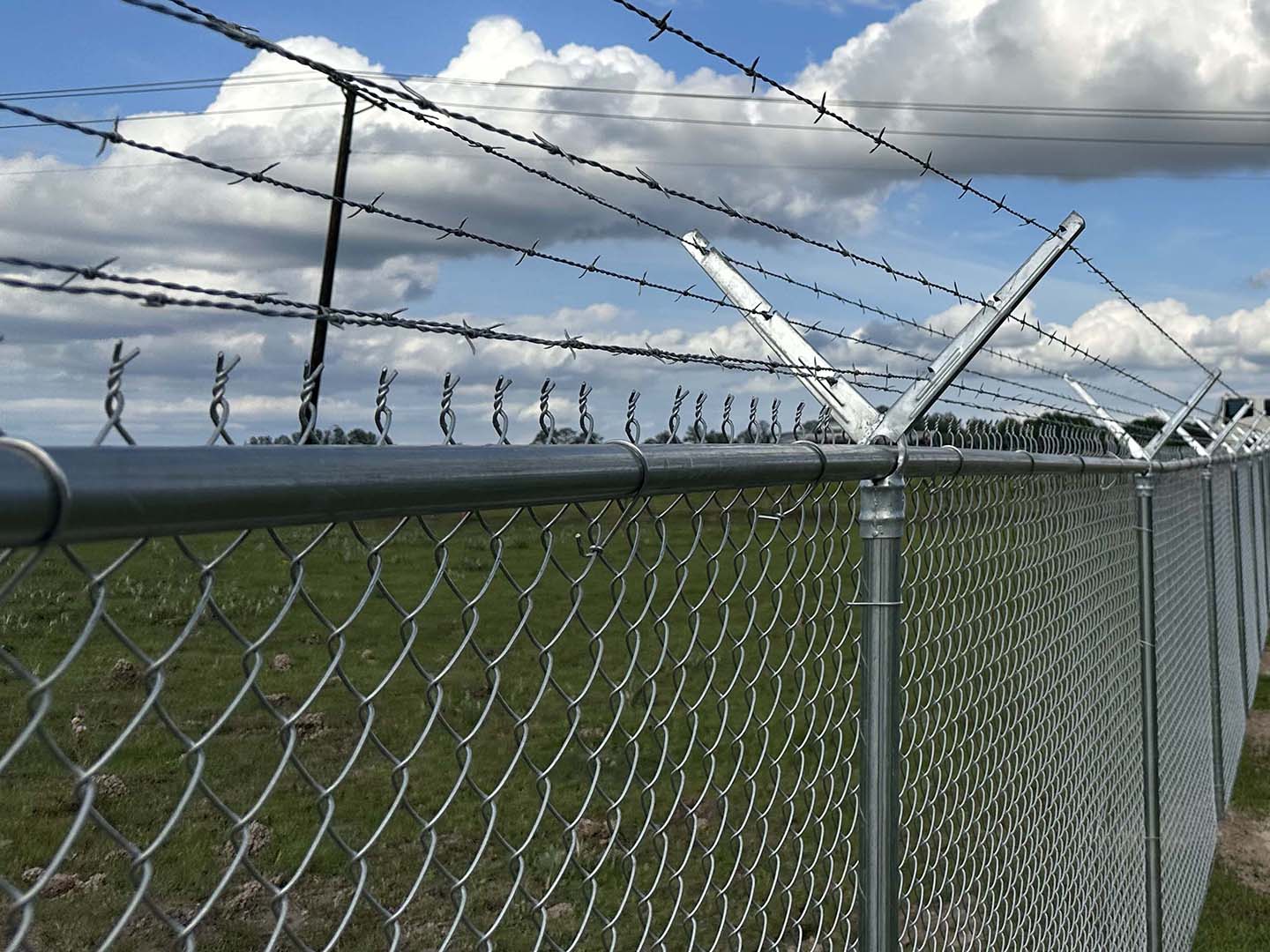 Galvanized Commercial Chain Link Fencing With Barbed Wire in Lufkin Texas